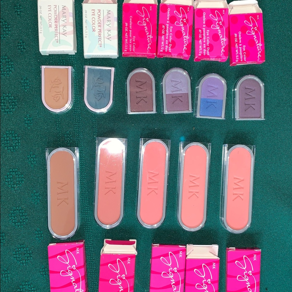 Lot / bundle of Mary Kay eye shadows / blushes